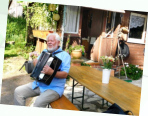 Unser Detlef hat nach Jahren wieder seine Ziehharmonika ausprobiert - toll!